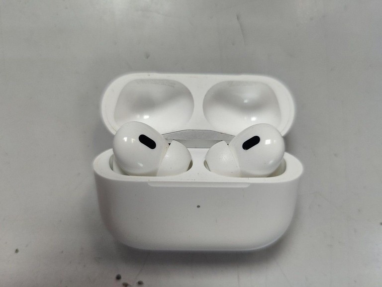 Купити Apple airpods pro 2nd generation with magsafe charging case usb-c Б/У