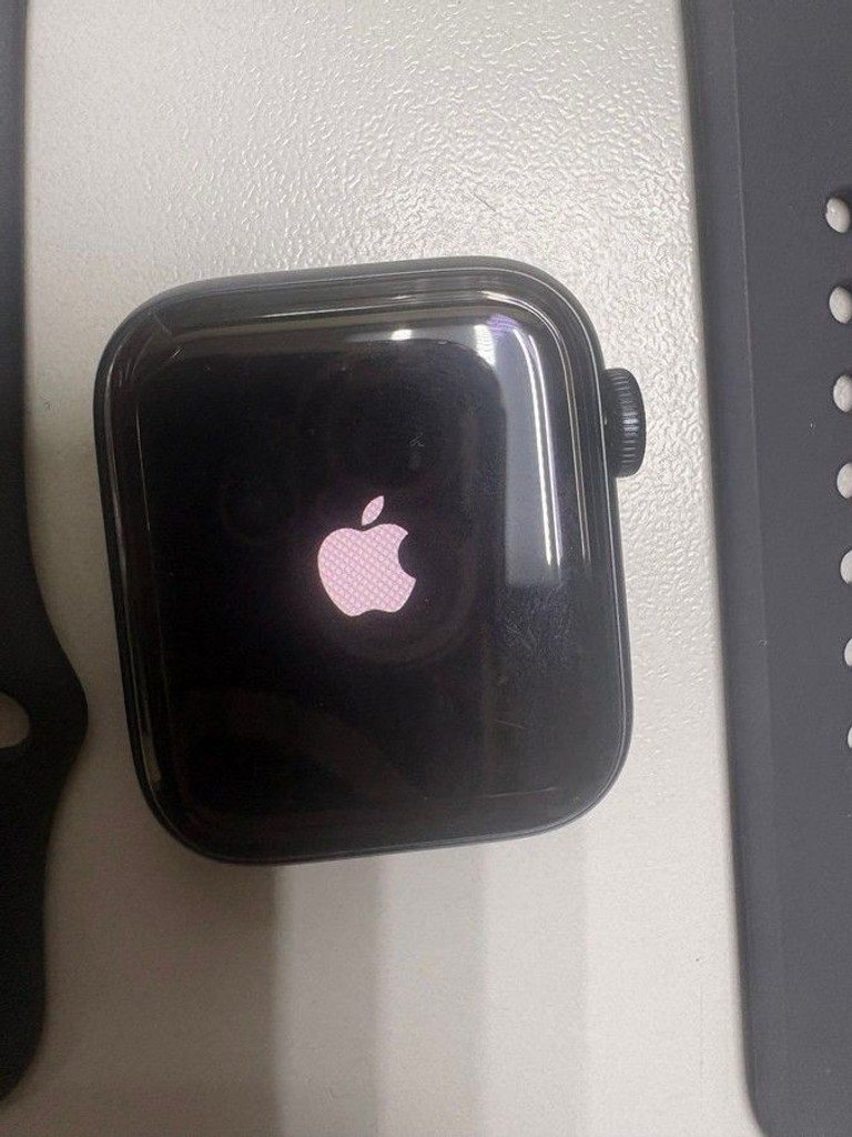Купити Apple watch se 2 gps 40mm aluminium case Б/У