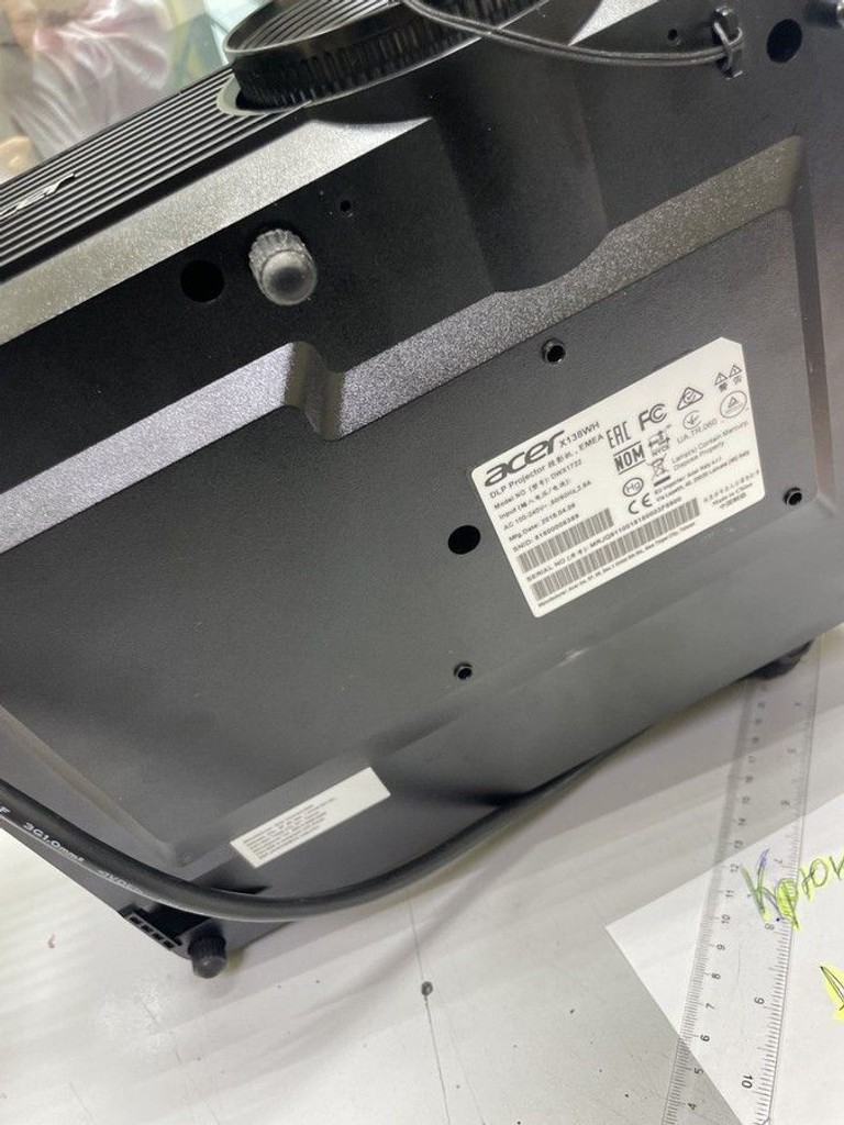 Дешево Acer x138wh з ломбарду