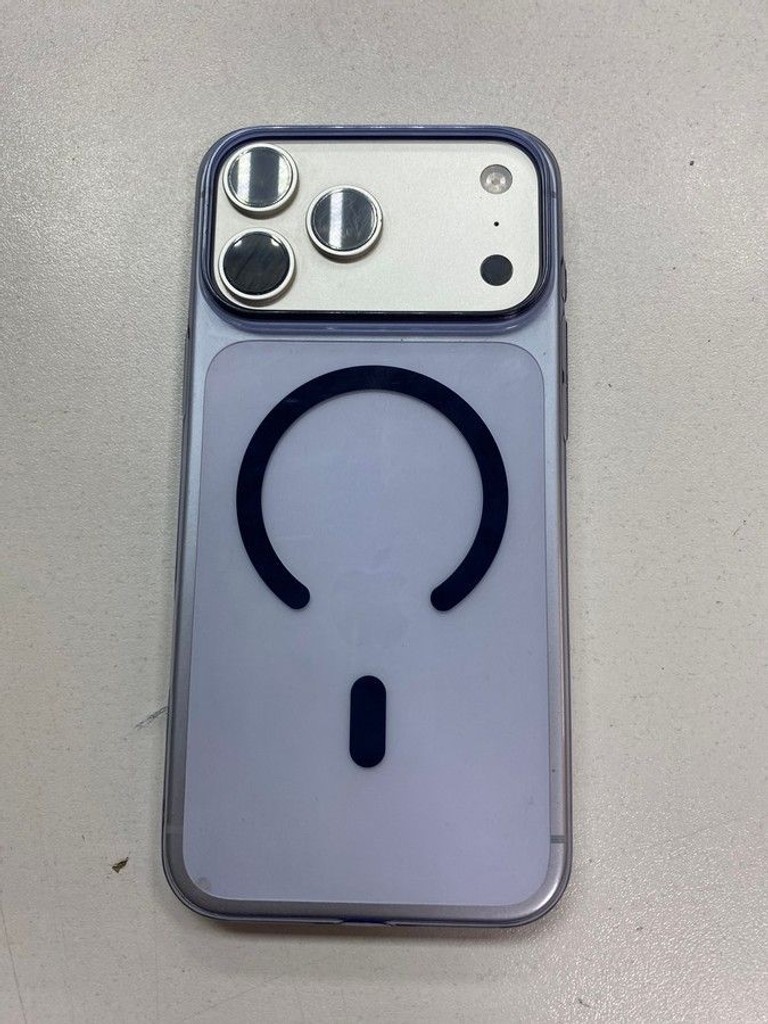 Дешево Apple iPhone 17 Pro Max 256GB eSIM Silver (MFXG4) з ломбарду