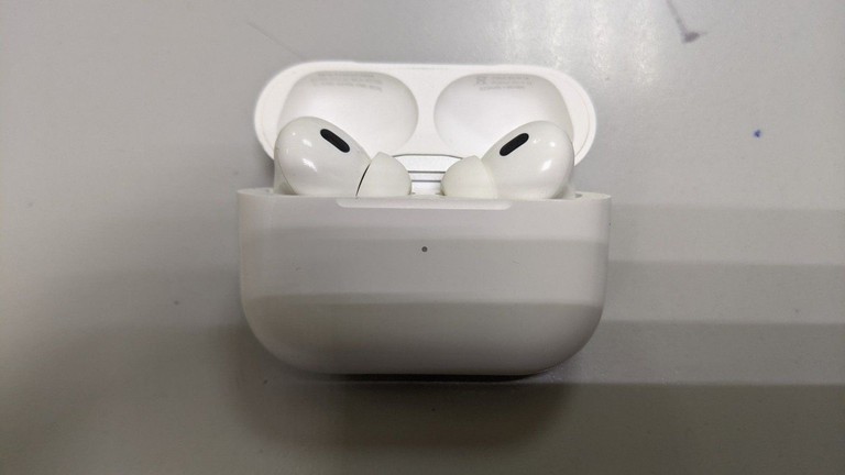 Купити Apple airpods pro 2nd generation magsafe Б/У