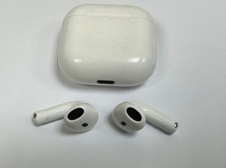 Купити Apple airpods 4 Б/У