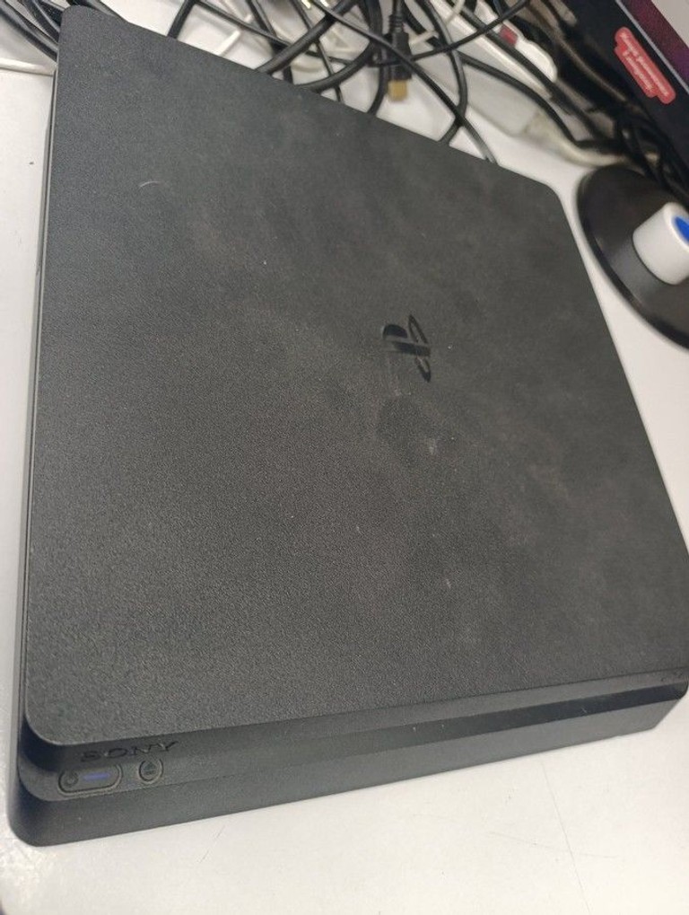Дешево  Sony PlayStation 4 Slim 1TB Black з ломбарду