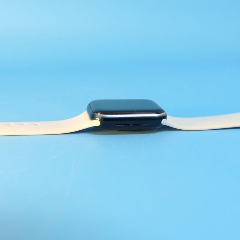 Apple Watch SE 2 GPS 40mm Starlight Aluminium Case with Starlight Sport Band (S/M) Код:null. Изображение 9