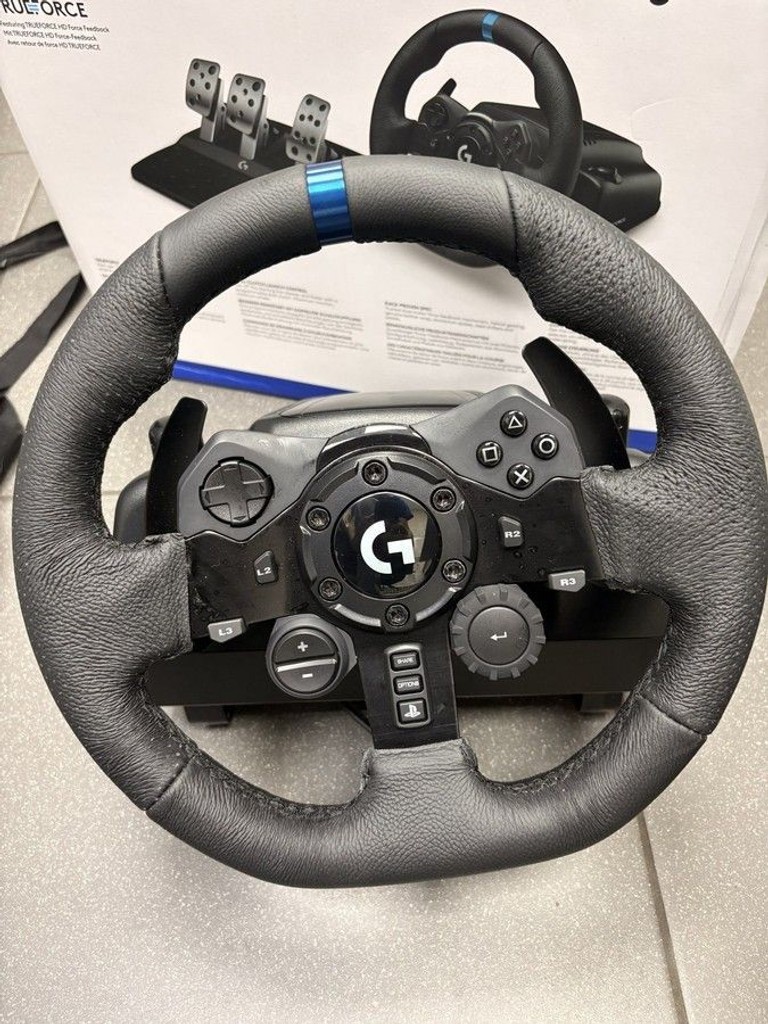Купить Logitech G923 Black PS5 /PlayStation /PC (996-000389) Б/У