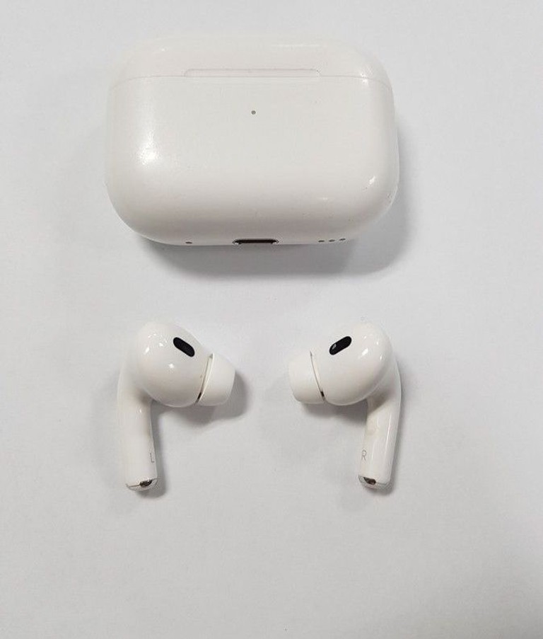 Дешево Apple airpods pro 2nd generation with magsafe charging case usb-c з ломбарду