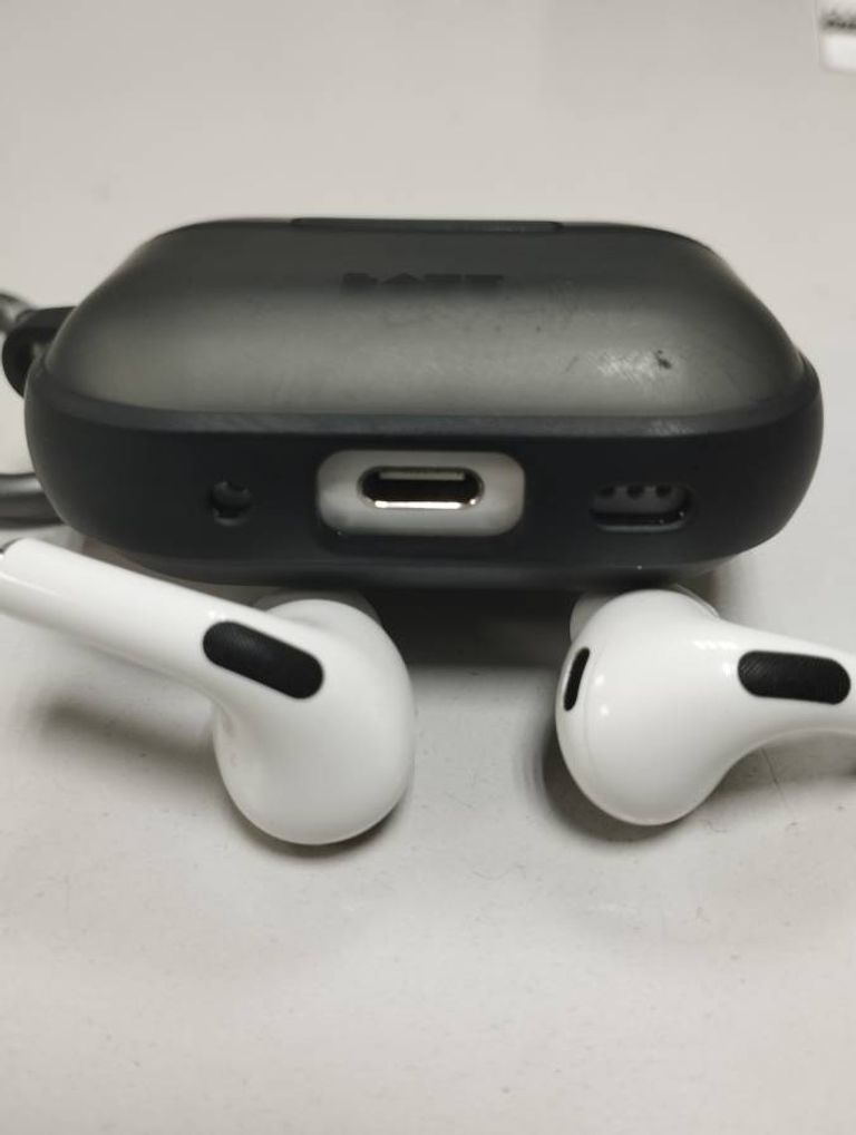 Apple airpods pro 2nd generation with magsafe charging case usb-c