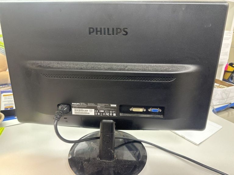 Дешиво Philips 206v3lsb с ломбарда