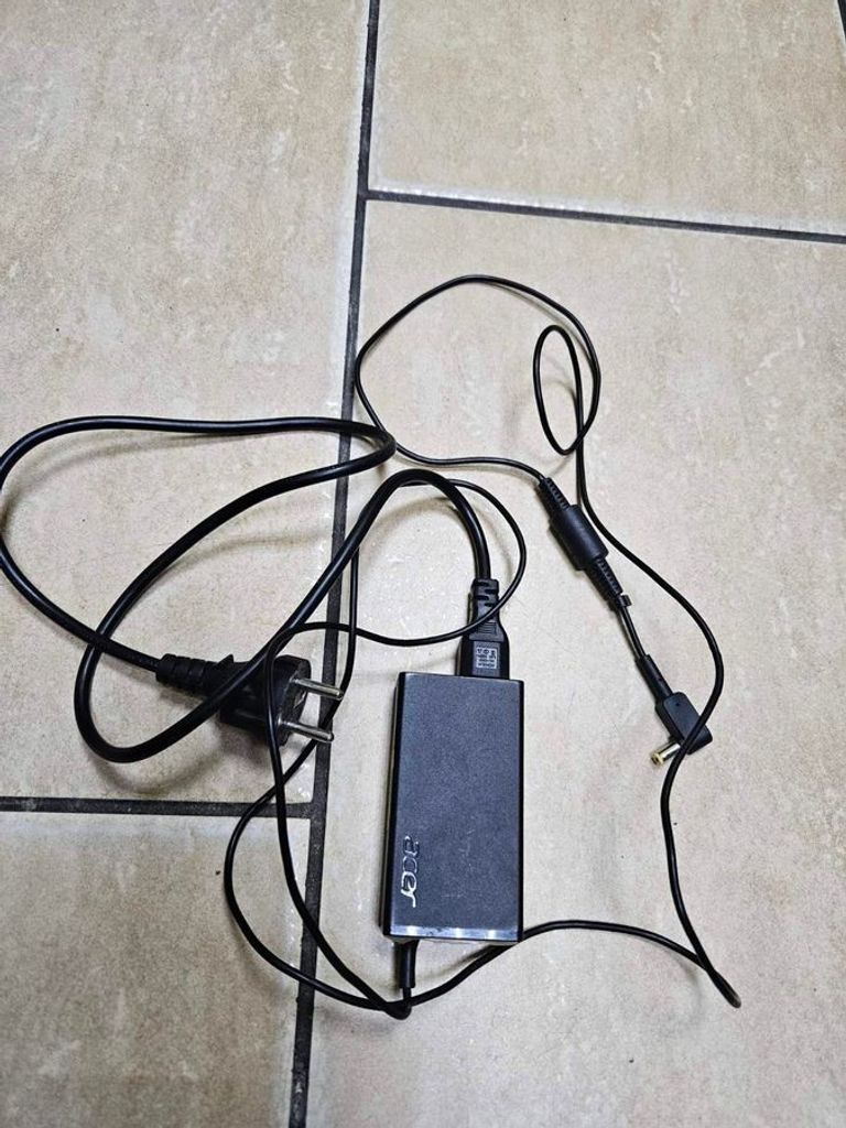 Дешево Acer 16/pentium n3710 ddr3/4gb ddr3/hdd 1000 gb/ssd *відсутній/geforce 920mx 2gb з ломбарду