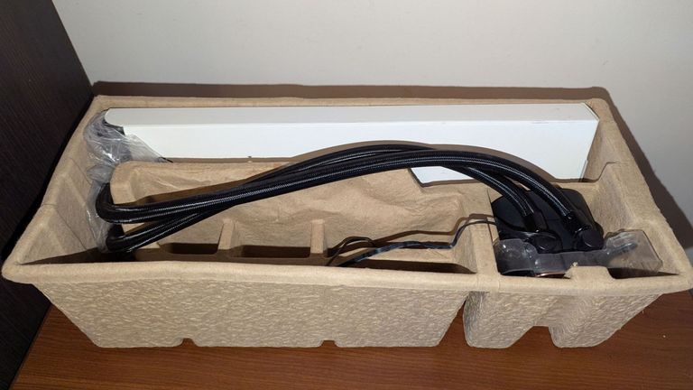 Дешиво CORSAIR NAUTILUS 360 RS с ломбарда