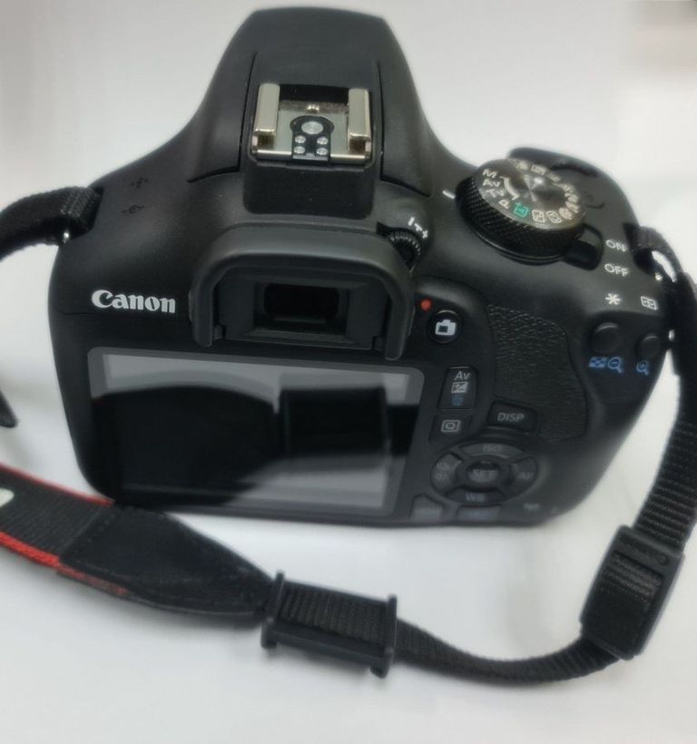 Дешиво Canon eos 2000d kit ef-s 18-55mm f/3.5-5.6 iii с ломбарда