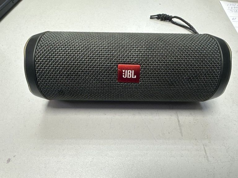 Купить Jbl flip essential 2 Б/У
