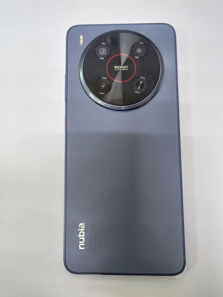 Zte Nubia V70 Max 6/128GB Gray Код:01-200855724. Изображение 6