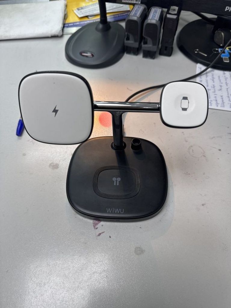 Дешево Wiwu 4in1 Wireless Charger M8 Black з ломбарду