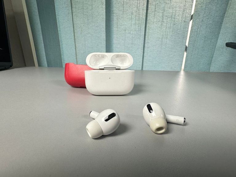 Купити Apple AirPods Pro (MWP22) Б/У