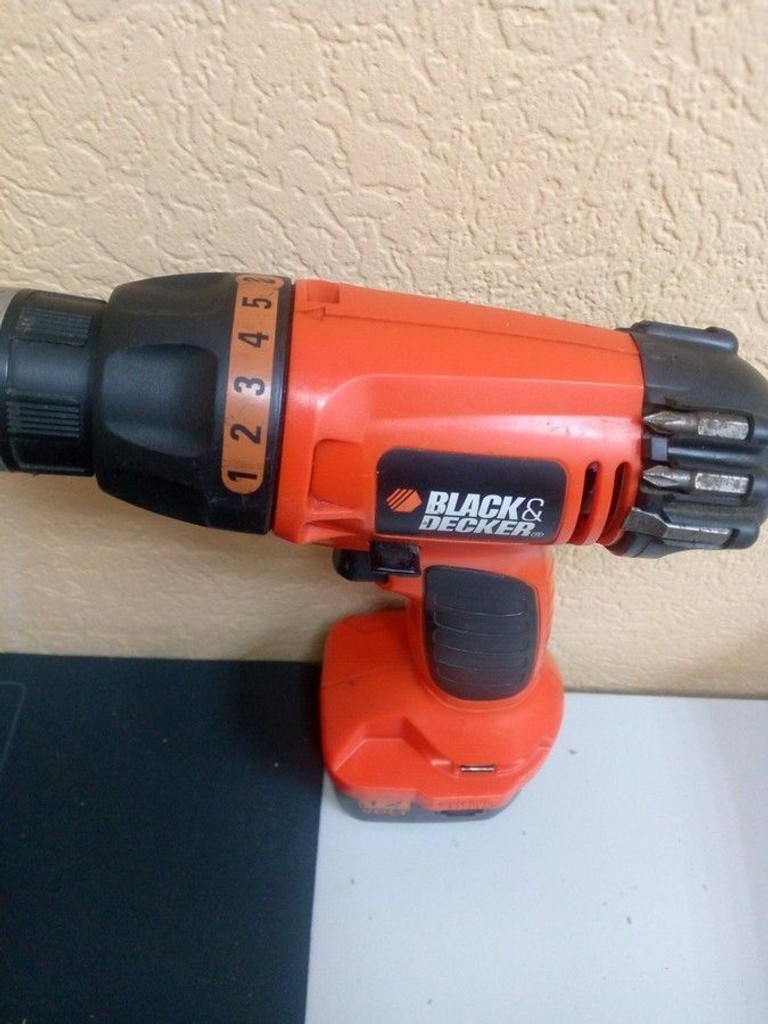 Дешево Black Decker bdcd 12 2акб li-ion 1.5ah + зу з ломбарду