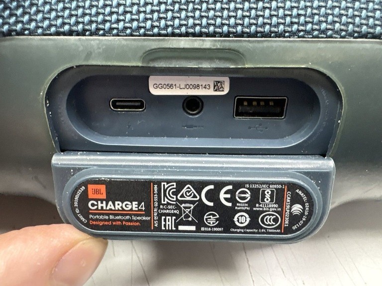 Дешево Jbl charge 4 з ломбарду