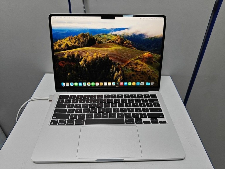 Оголошення Apple macbook air 13.6/ m2 / ram 16gb/ ssd 256gb/ gpu 8 core Б/У