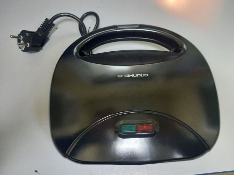 Дешиво Grunhelm GSM810 с ломбарда