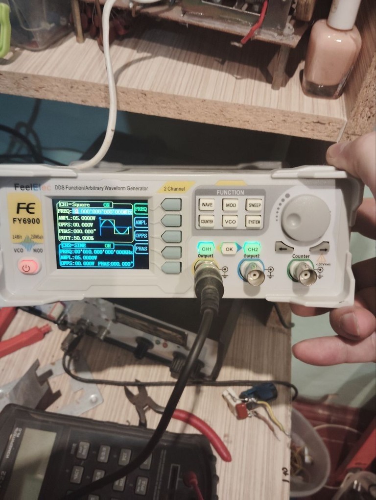 Купити FeelTech FY6900-20M 20МГц Б/У