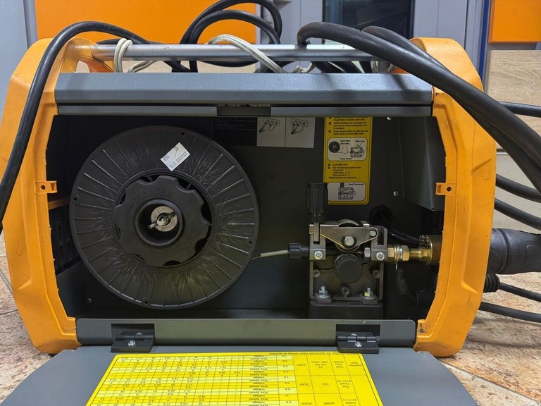 Дешево Hugong ExtreMig 180W з ломбарду