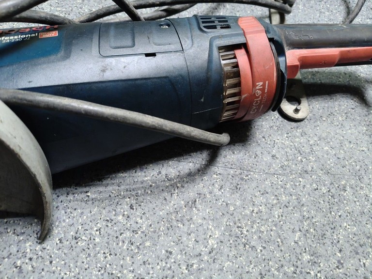 Дешево Bosch GWS 24-230 JZ (06018C3300) з ломбарду