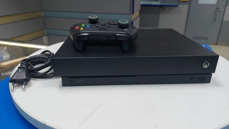 Купити Microsoft Xbox One X 1TB Б/У