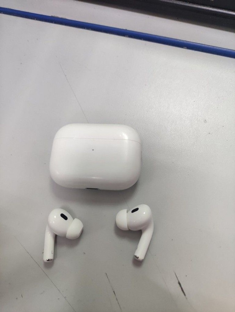 Купити Apple airpods pro 2nd generation with magsafe charging case usb-c Б/У
