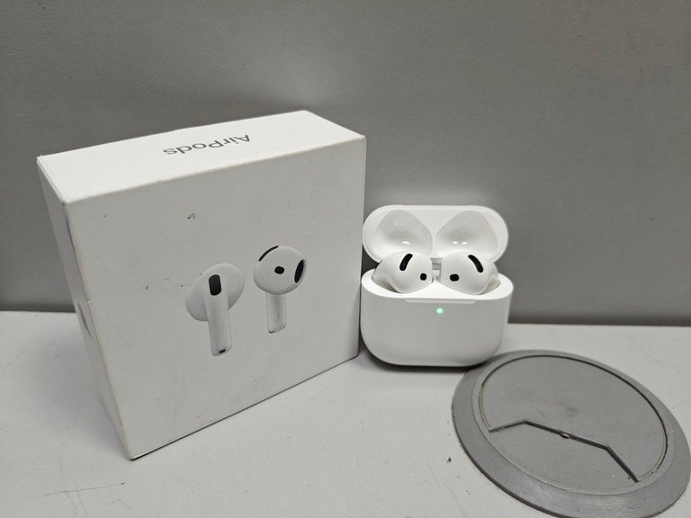 Купити Apple airpods 4 Б/У