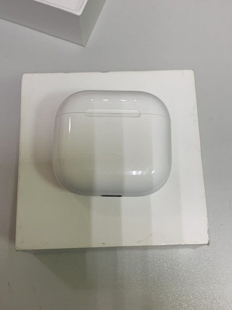 Купити Apple airpods 4 Б/У
