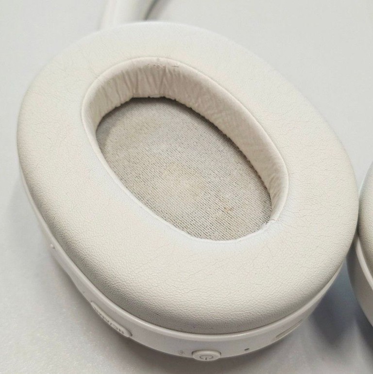 Дешево Sony ult wear з ломбарду