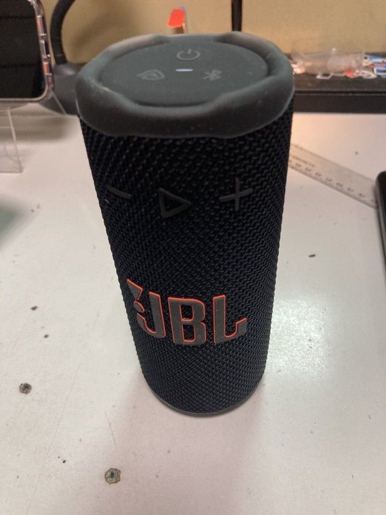 Купить Jbl GRIP Black (JBLGRIPBLK) Б/У