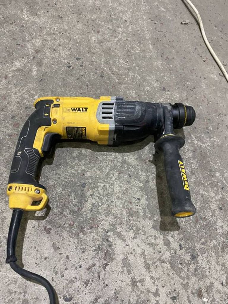 Dewalt D25143K