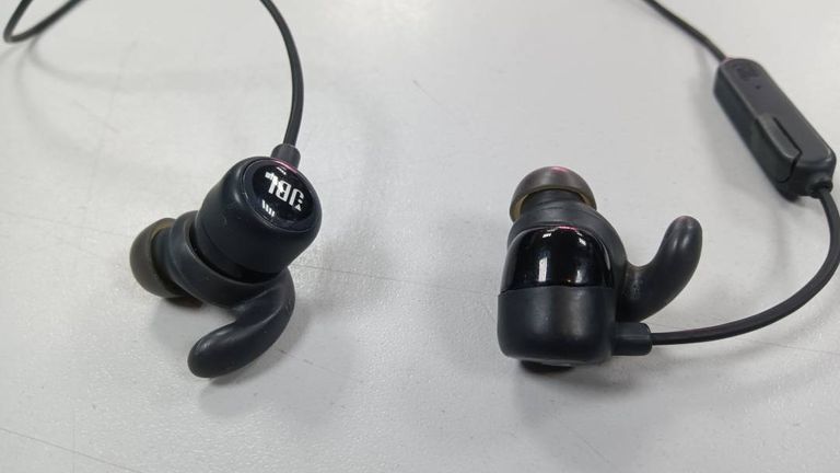 Jbl Reflect Mini BT Black (JBLREFMINIBTBLK/GP-U999HAHHJAA)