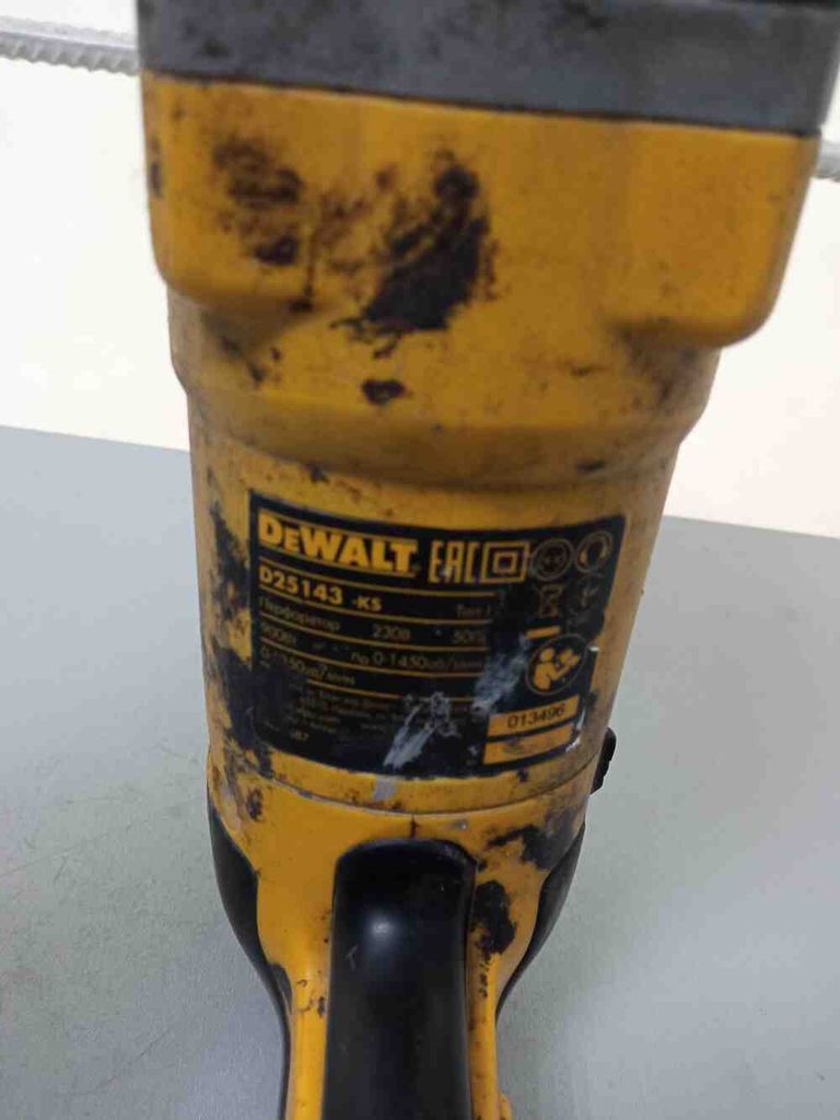 Оголошення Dewalt d25143ks Б/У