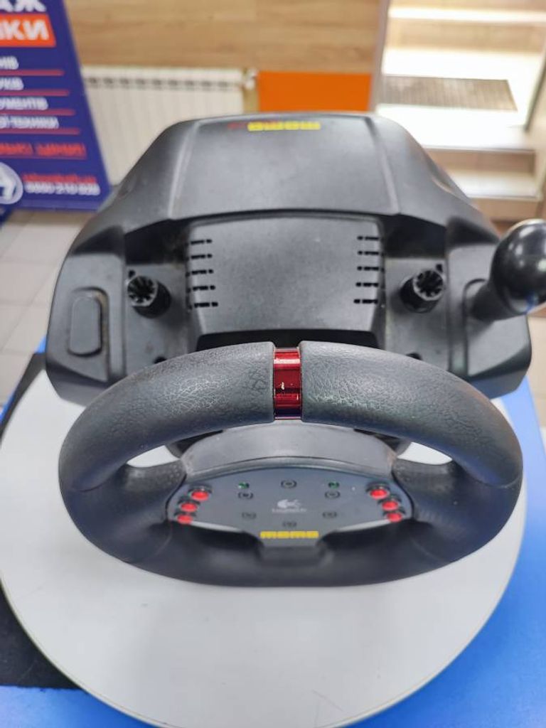 Дешиво Logitech momo racing force с ломбарда