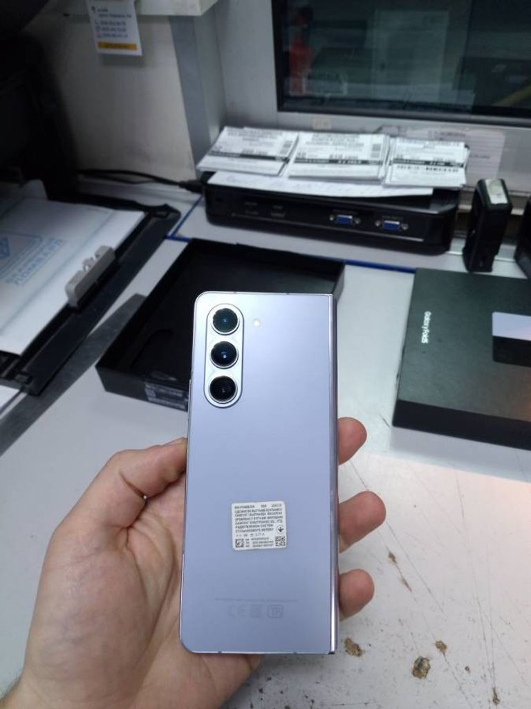 Оголошення Samsung galaxy fold5 12/256gb Б/У