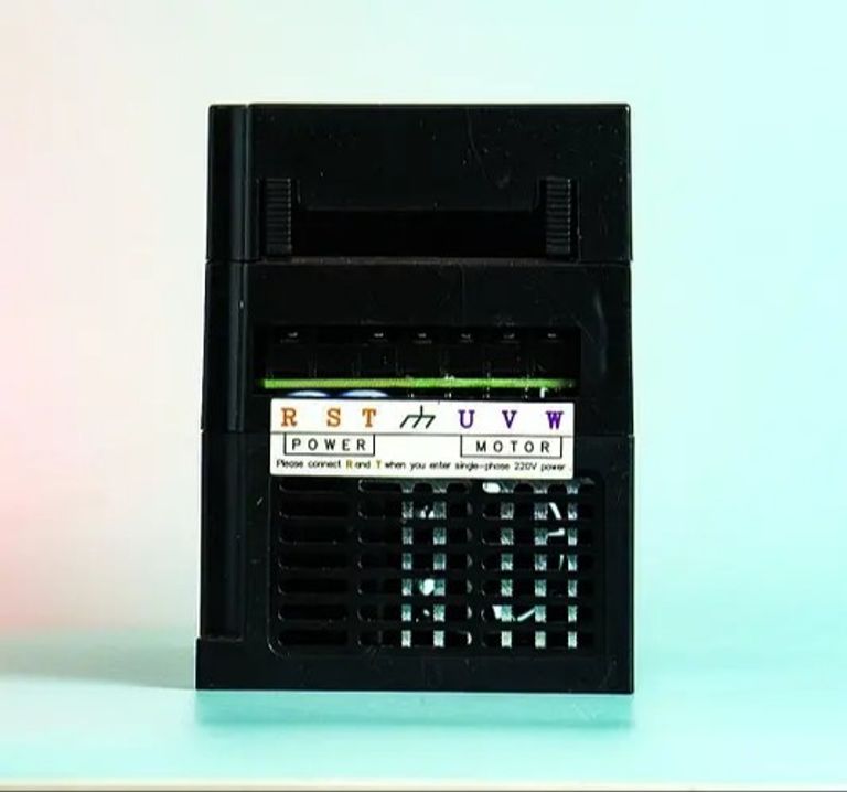Оголошення Інвертор 1,5 кВт VFD А2-8015: Оптимальна продуктивність і безпека вашої енергії. Б/У