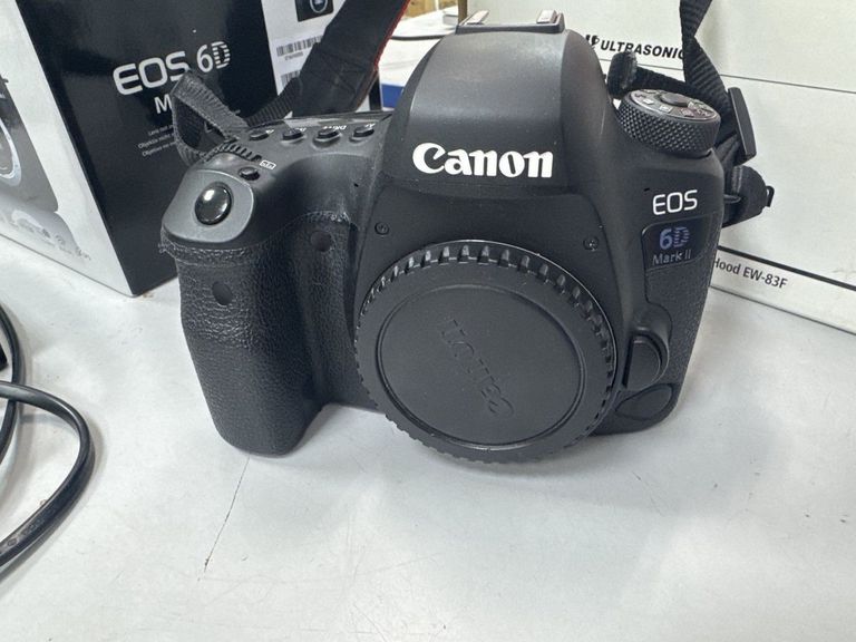 Купити Canon EOS 6D Mark II body (1897C031) Б/У