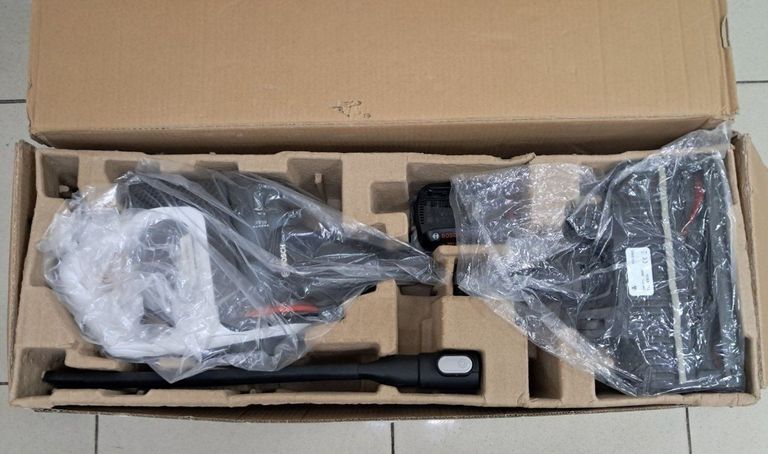 Дешево Bosch home and garden unlimited gen 2 serie 8 bks8214w 1акб з ломбарду