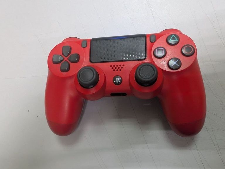 Купить Sony DualShock 4 V2 Black (9870357) Б/У