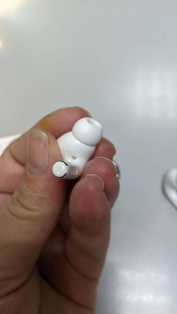 Купить Apple airpods pro 2nd generation with magsafe charging case usb-c Б/У