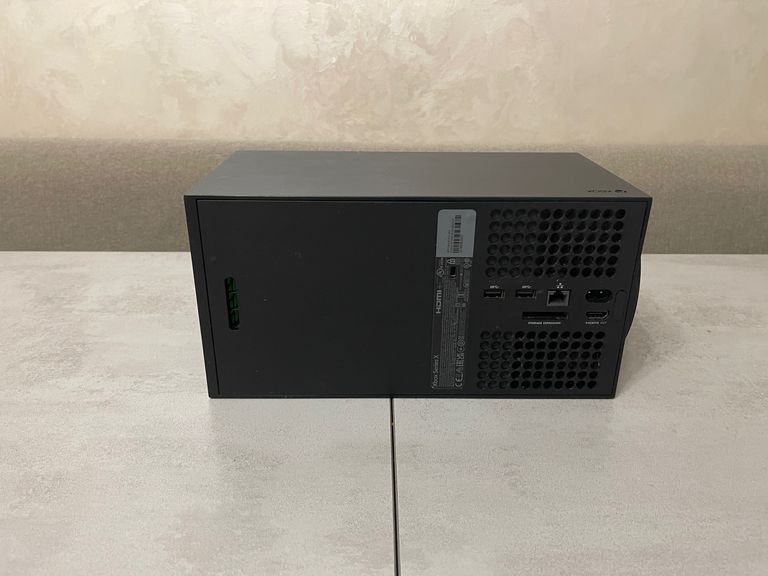 Дешиво Microsoft Xbox Series X, 4K, 1TB, 16GB, AMD Zen 2 с ломбарда