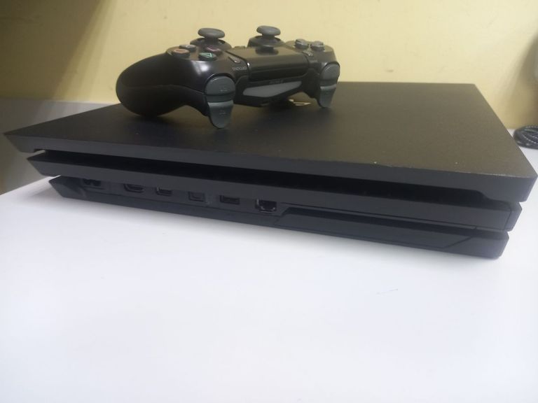 Купить Sony playstation 4 pro 1tb Б/У