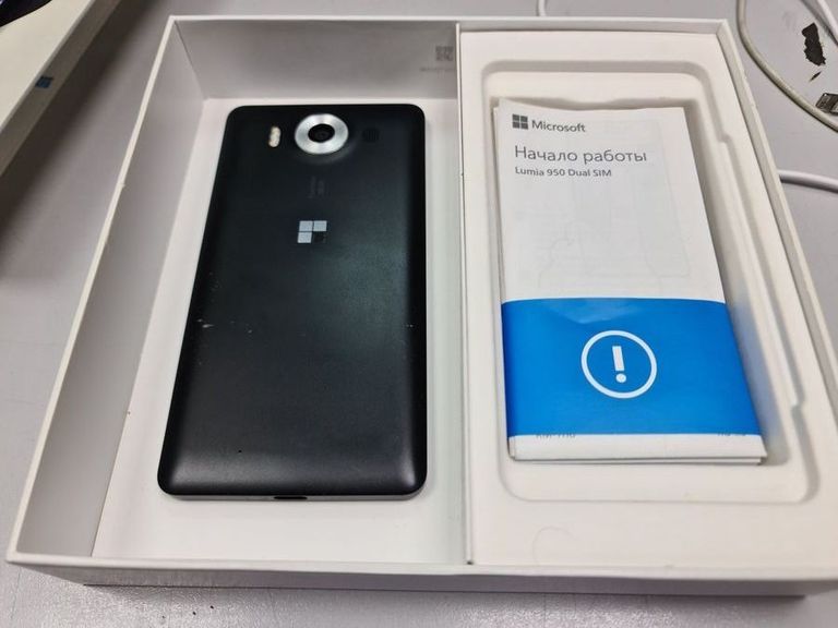 Дешево Microsoft lumia 950 dual sim з ломбарду