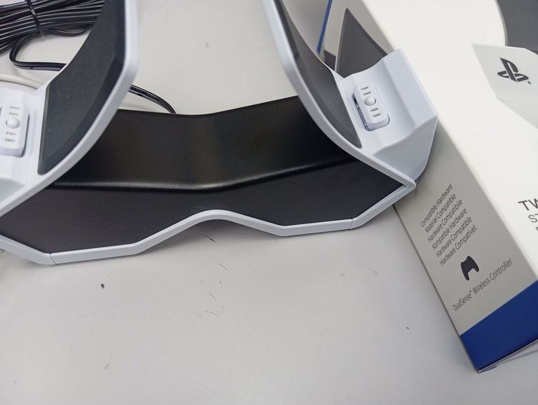 Дешево Sony dualsense charging station з ломбарду