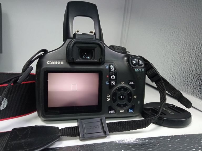 Дешево Canon eos 1100d + ef-s 18-55mm f/3,5-5,6 is iii з ломбарду