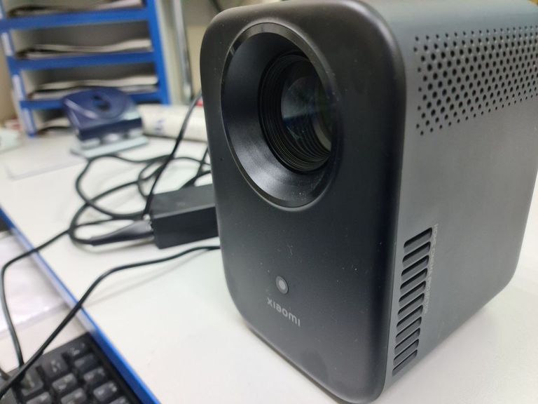 Дешево Xiaomi Smart Projector L1 Pro EU (BHR9588EU) з ломбарду