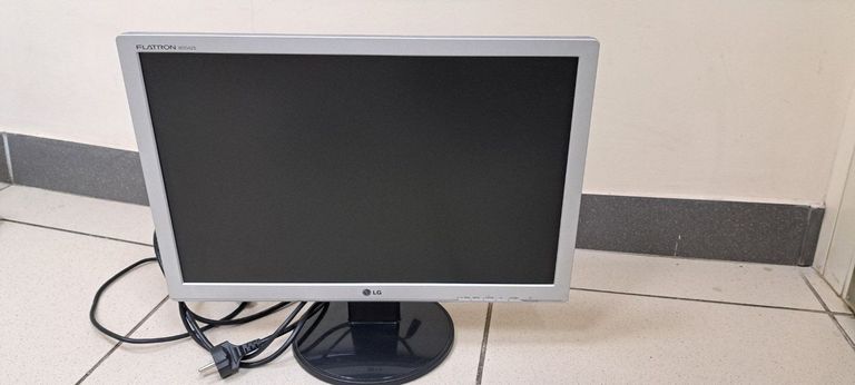 Купити Lg w2042s Б/У