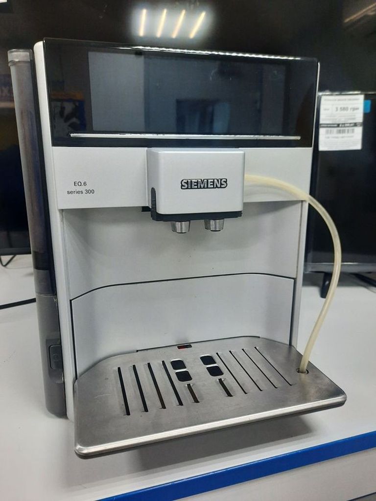 Дешиво Siemens EQ.6 plus s300 TE653M11RW с ломбарда